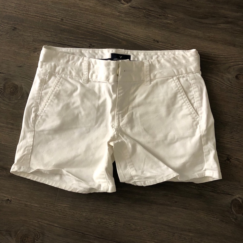 WHITE AMERICAN EAGLE SHORTS SIZE 0